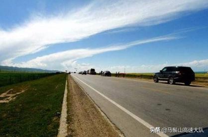 夏季行车安全注意事项，高温爆胎与雨天路滑需警惕