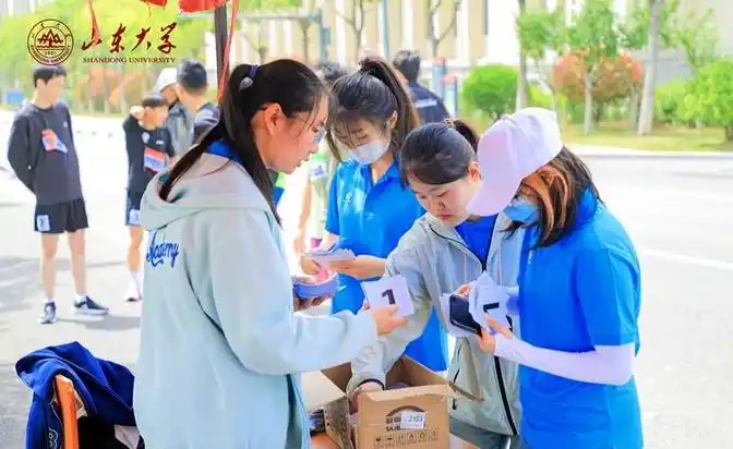 亚冬会志愿者_冬奥会志愿者_冰雪赛事幕后英雄