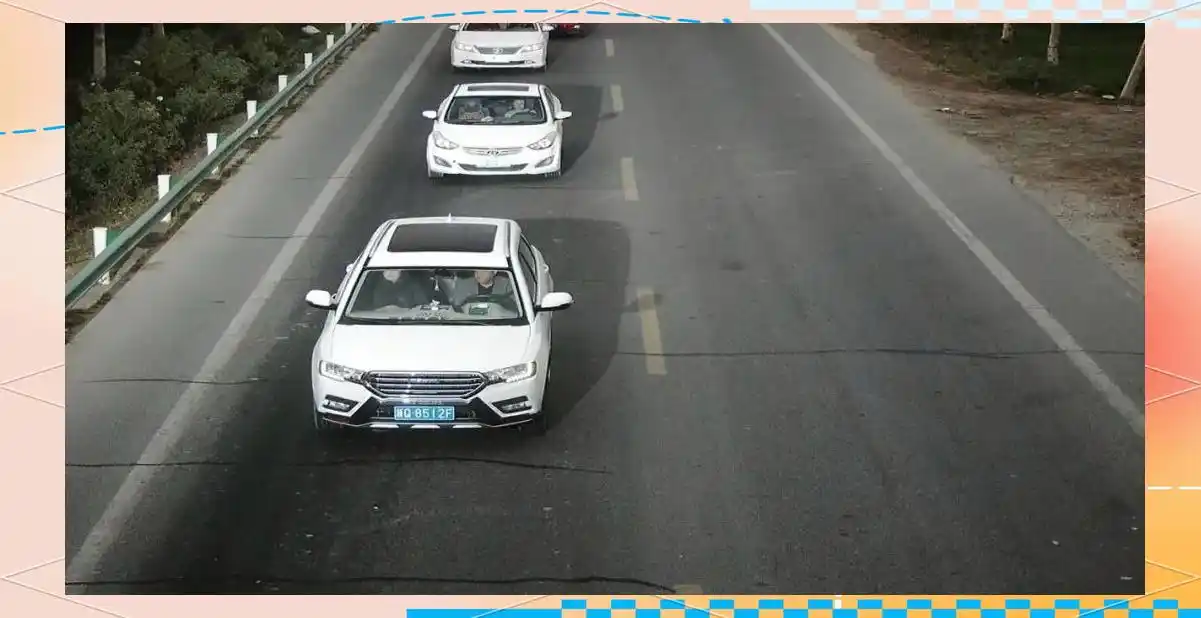 违章警示_交通违法行为曝光案例_未系安全带交通违法案例