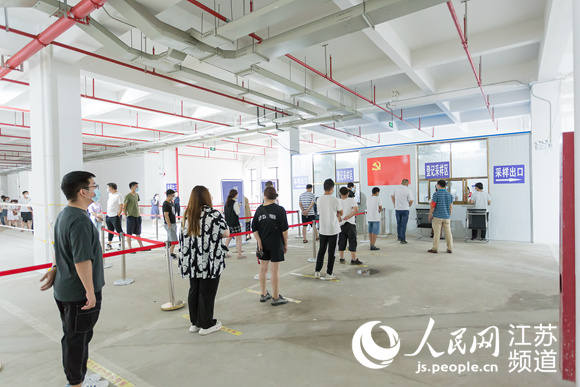 南通崇川幸福街道严格落实疫情防控部署，党员群众冲锋在前